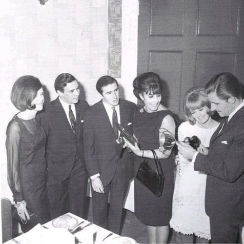 Novembre 1965 dans le Kings Arms Hôtel: dîner annuel du Berwick and District Motor Club, le club des pilotes britanniques : Jim, Jackie Stewart, Graham Hill et leurs compagnes